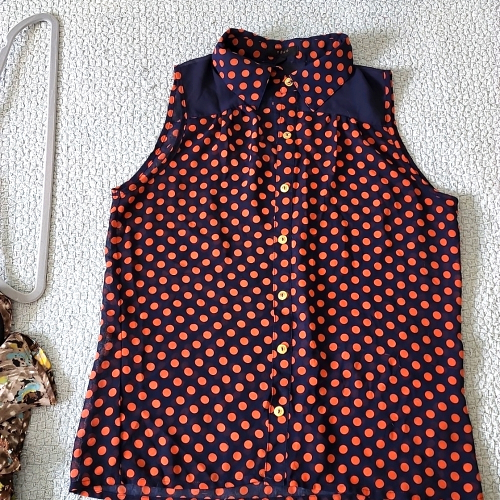Sleeveless blouse